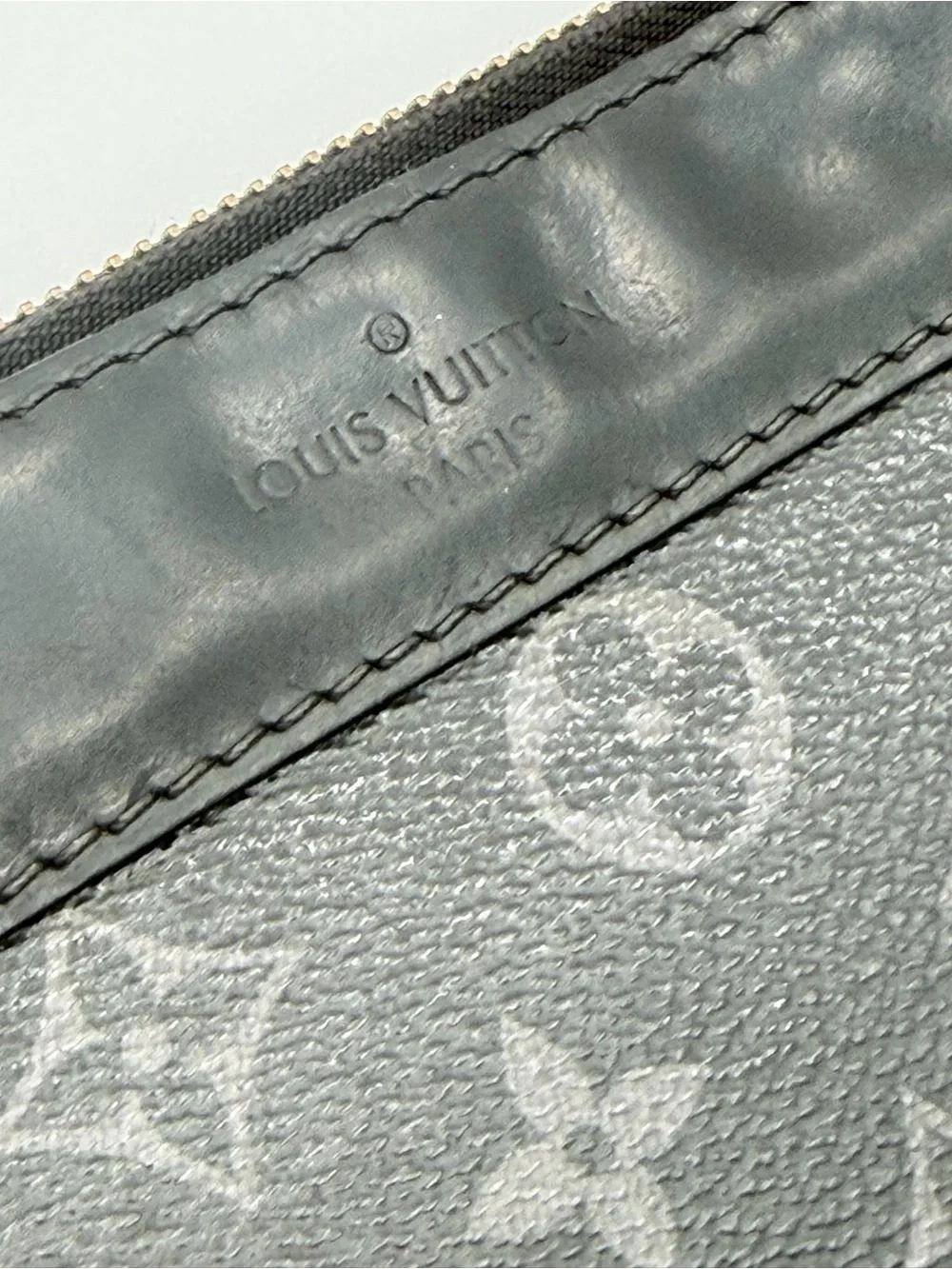 Louis Vuitton Monogram Eclipse Discovery Pochette GM w/Entrupy COA - Picture 10 of 14